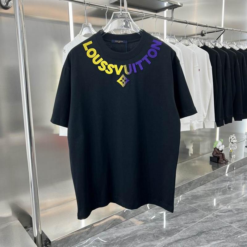 Louis Vuitton Men's T-shirts 243